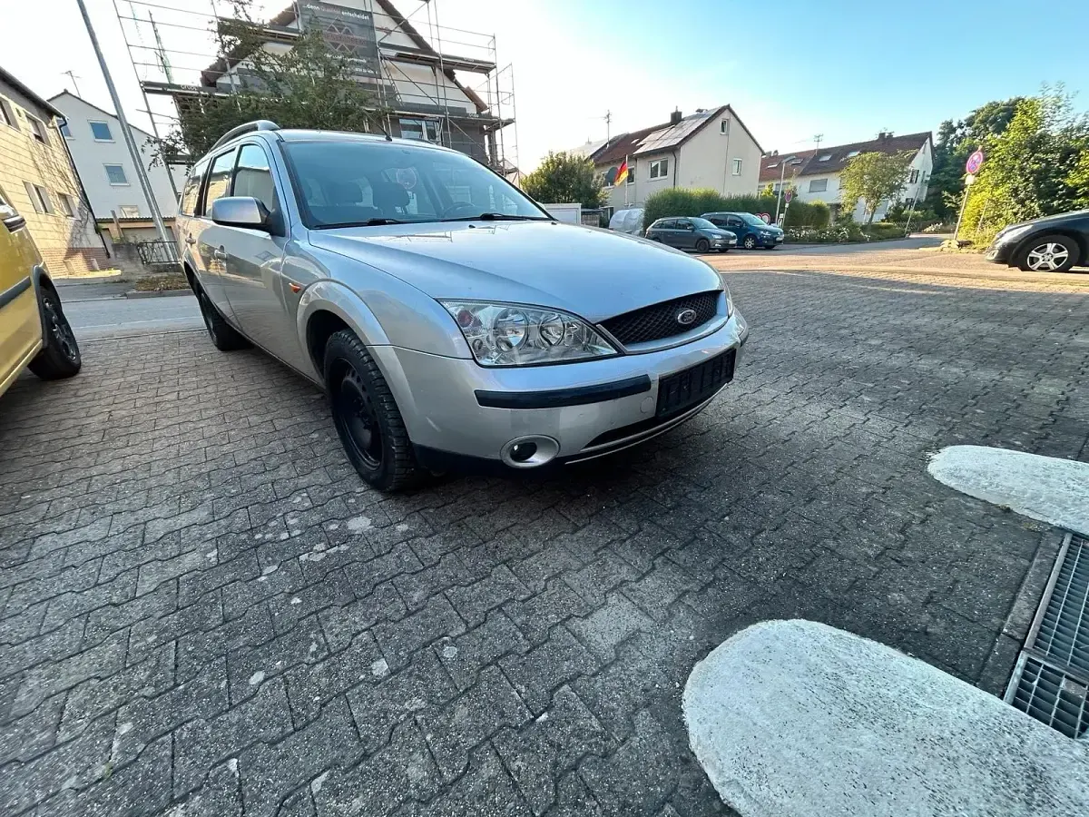 Gebraucht Ford Mondeo 145 PS (106 kW) 2002 Silber Kombi