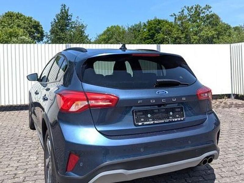 Gebraucht Ford Focus Active 150 PS (110 kW) 2021 Chromablau metallic Limousine