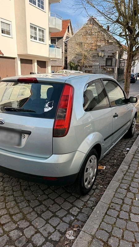 Gebraucht Ford Fiesta 90 PS (66 kW) 2004 Silber Kleinwagen