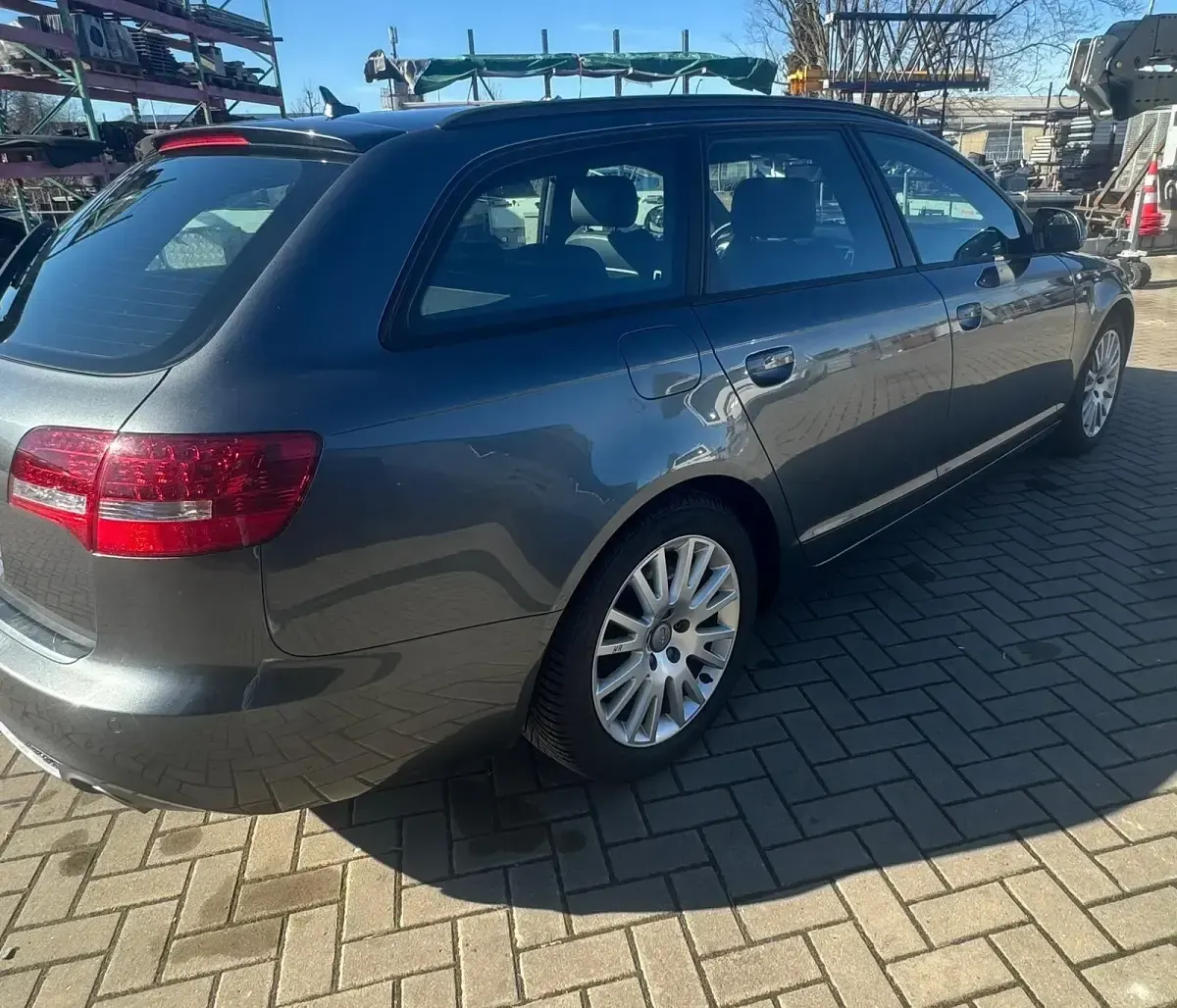 Gebraucht Audi A6 190 PS (139 kW) 2011 Grau Kombi