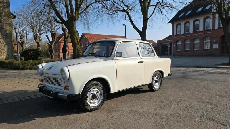 Weiß Gebraucht 1989 Trabant 601 Limousine | 3.895 € - Bild 1/4