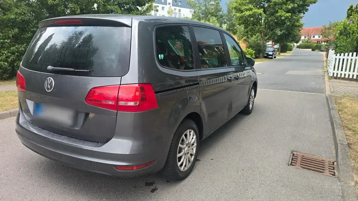 Gebraucht VW Sharan 140 PS (102 kW) 2011 Grau Van / Kleinbus