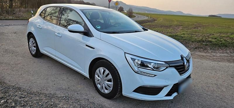 Gebraucht Renault Mégane IV Intens 101 PS (74 kW) 2017 Weiß Limousine