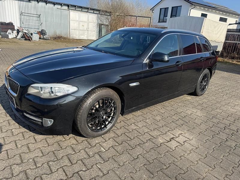 Gebraucht BMW 525 204 PS (150 kW) 2011 Schwarz Kombi