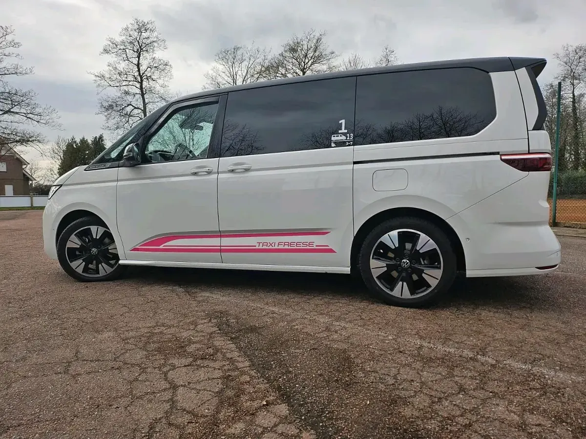 Gebraucht VW Multivan Edition 150 PS (110 kW) 2025 Weiß Van / Kleinbus