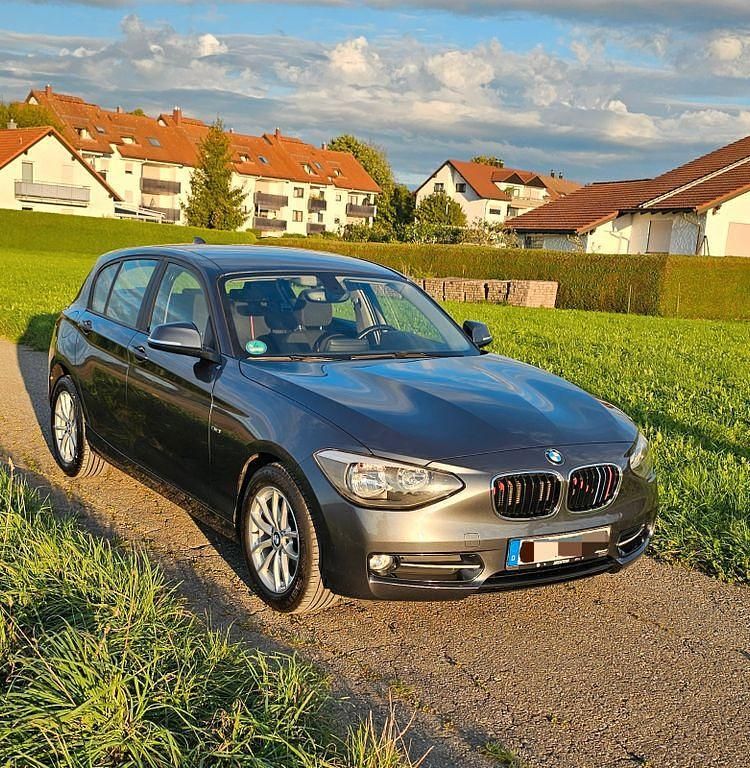 Grau Gebraucht 2012 BMW 116 Sport Line Kleinwagen | 9.800 € (Fairer Preis) - Bild 1/4