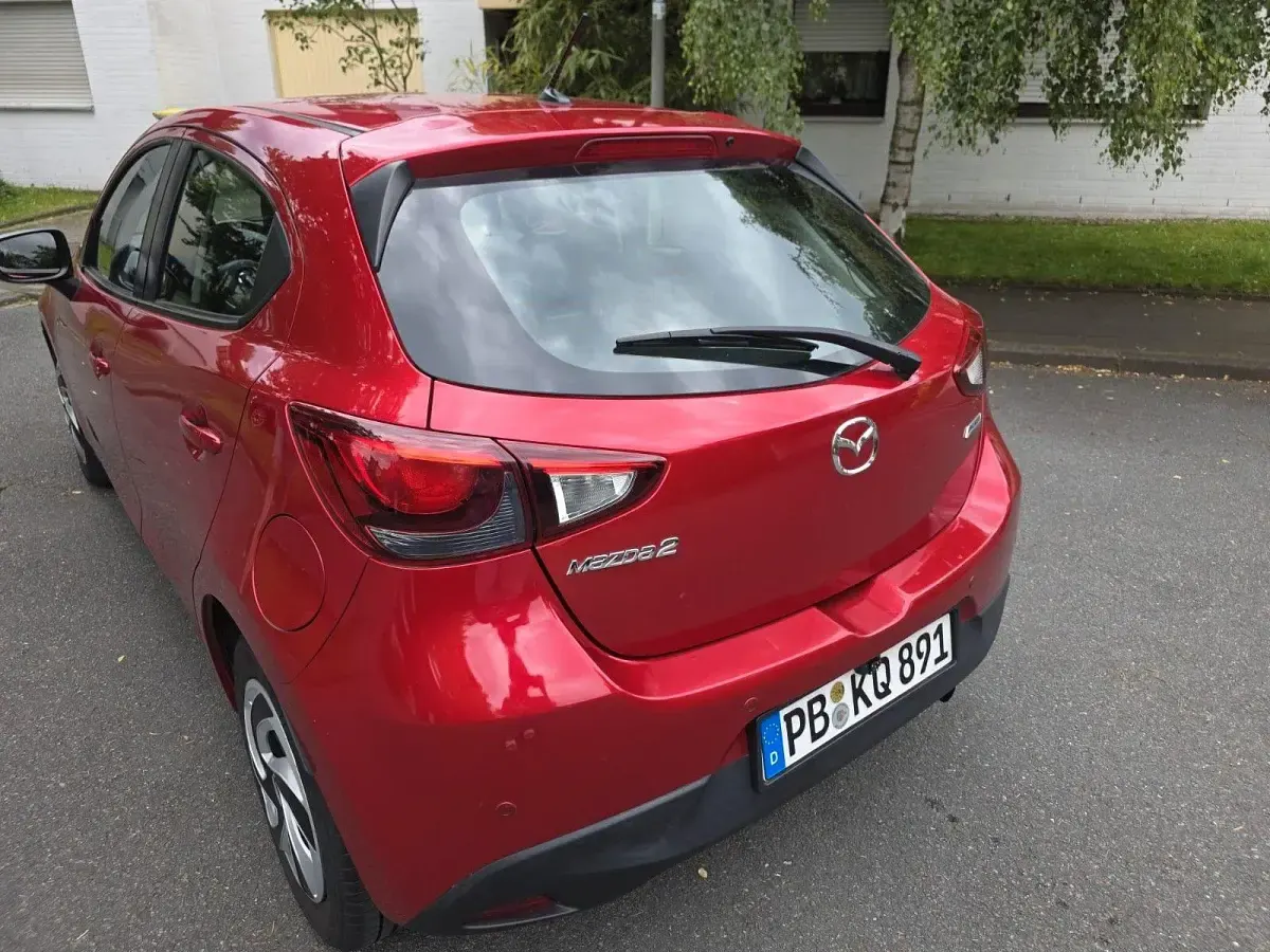 Gebraucht Mazda 2 75 PS (55 kW) 2015 Rot Kleinwagen