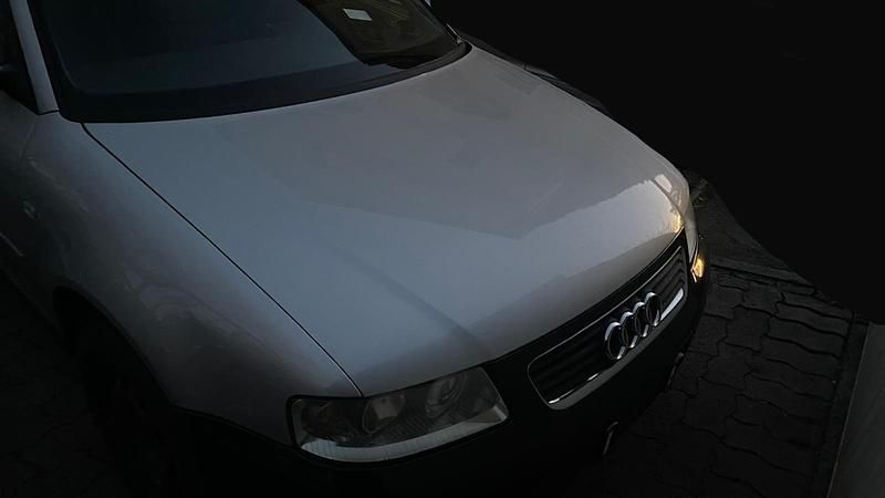 Silber Gebraucht 2002 Audi A3 Ambiente Limousine | 599 € (Superpreis) - Bild 1/4