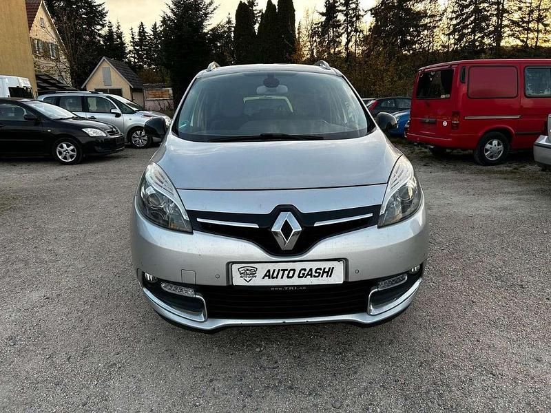 Platingrau Gebraucht 2015 Renault Scénic III Bose Edition Van / Kleinbus | 4.590 € (Fairer Preis) - Bild 1/4