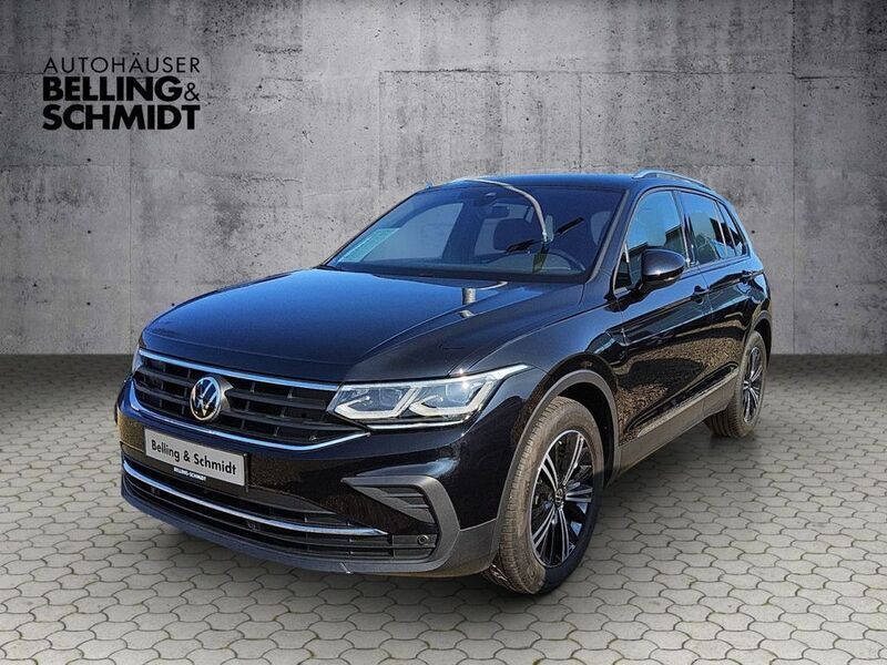 Deep black perleffekt (metallic) Gebraucht 2021 VW Tiguan United SUV | 29.950 € (Fairer Preis) - Bild 1/4