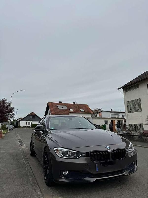 Gebraucht BMW 320 184 PS (135 kW) 2014 Limousine