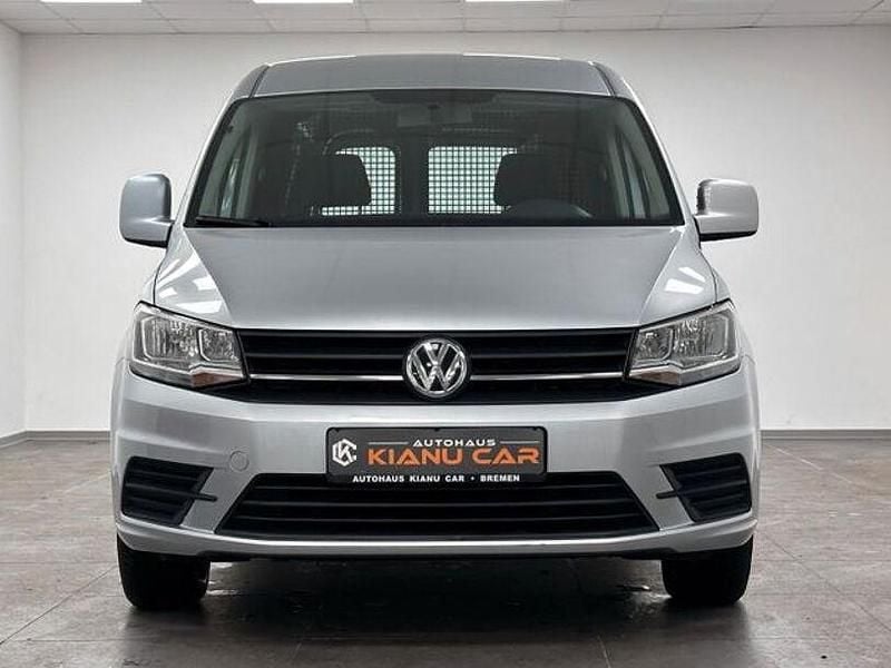 Gebraucht VW Caddy Maxi Trendline 102 PS (75 kW) 2017 Silber Van / Kleinbus