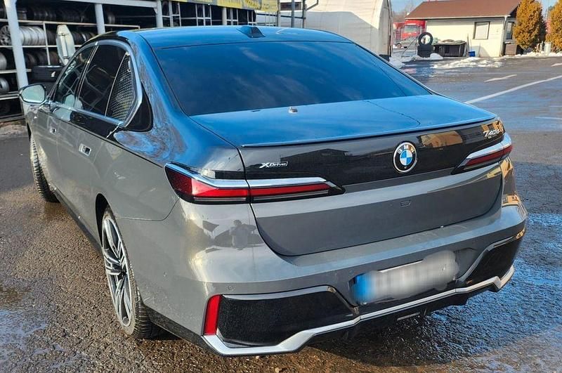 Gebraucht BMW 740 M Sport 286 PS (210 kW) 2025 Grau Limousine