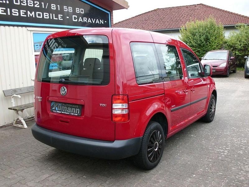 Gebraucht VW Caddy Team 102 PS (75 kW) 2015 Rot Van / Kleinbus