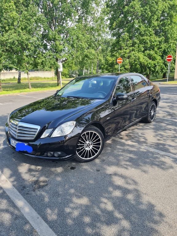 Schwarz Gebraucht 2009 Mercedes E220 Elegance Limousine | 9.999 € (Fairer Preis) - Bild 1/4