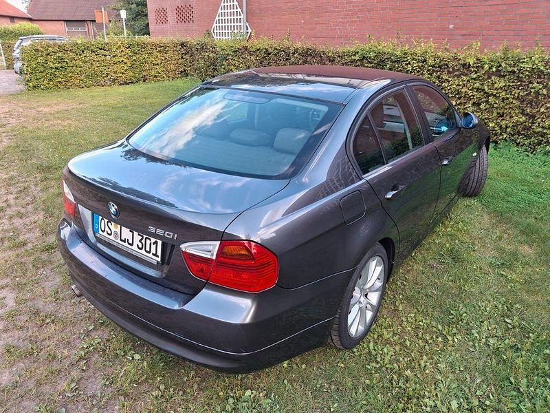 Gebraucht BMW 320 150 PS (110 kW) 2005 Silber Limousine