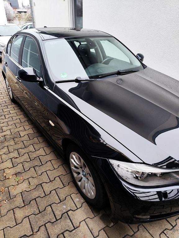 Gebraucht BMW 318 143 PS (105 kW) 2009 Schwarz Limousine