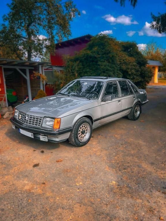 Silber Gebraucht 1981 Opel Senator Limousine | 6.999 € - Bild 1/4