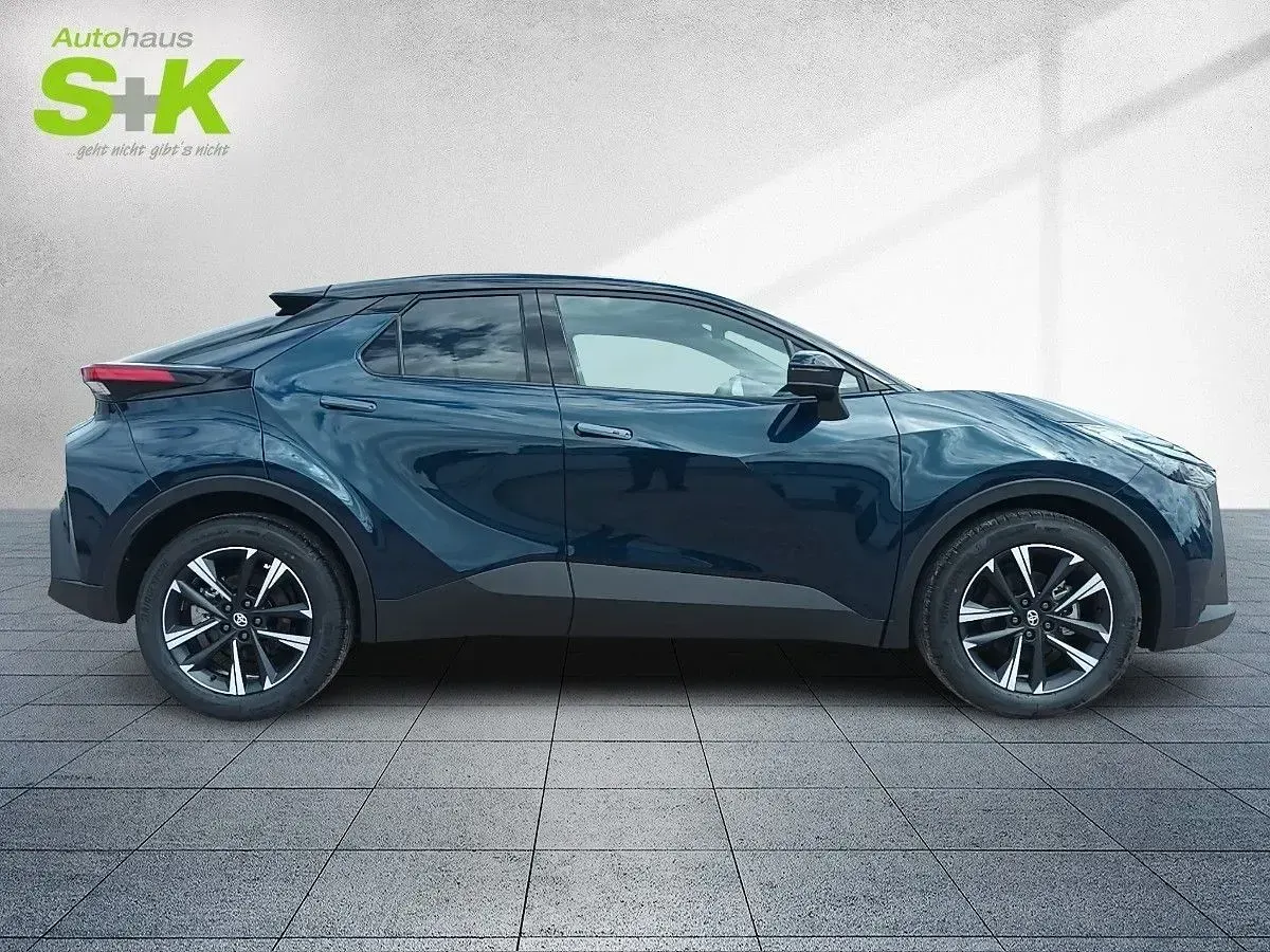 Neu Toyota C-HR 140 PS (102 kW) 2026 Dark blue mica / black (blau) SUV