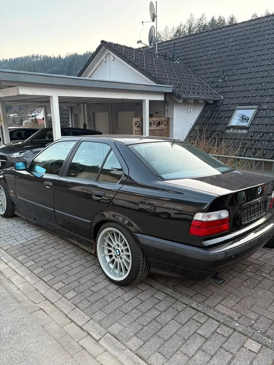 Gebraucht BMW 323 170 PS (125 kW) 1996 Schwarz Limousine