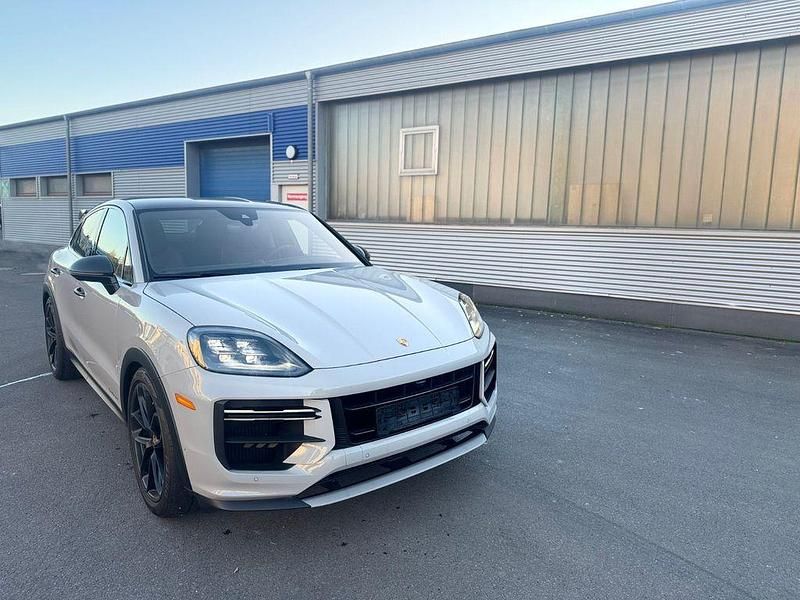 Grau Gebraucht 2024 Porsche Cayenne Turbo SUV | 189.900 € - Bild 1/4