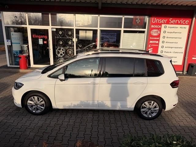 Gebraucht VW Touran Comfortline 150 PS (110 kW) 2022 Pure white Van / Kleinbus