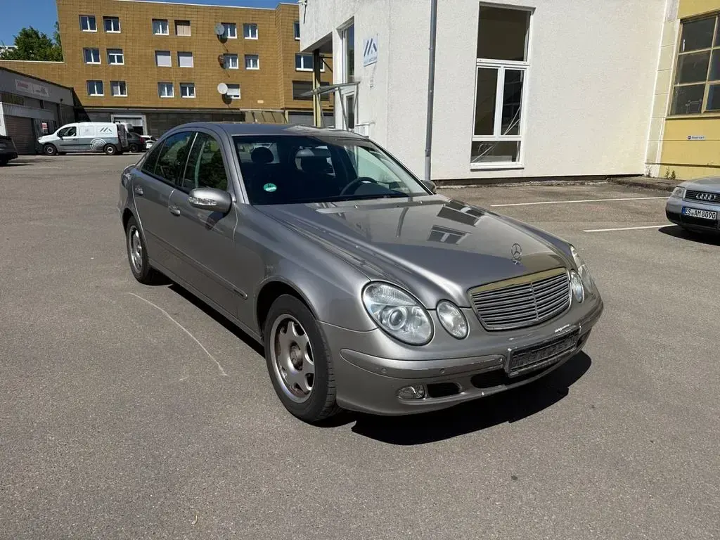 Second-hand Mercedes E200 163 CP (119 kW) 2003 Argintiu Berlinǎ
