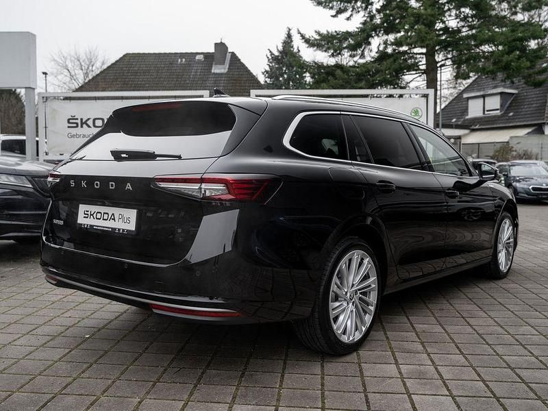 Gebraucht Skoda Superb LAURIN & KLEMENT 150 PS (110 kW) 2025 Schwarz Limousine