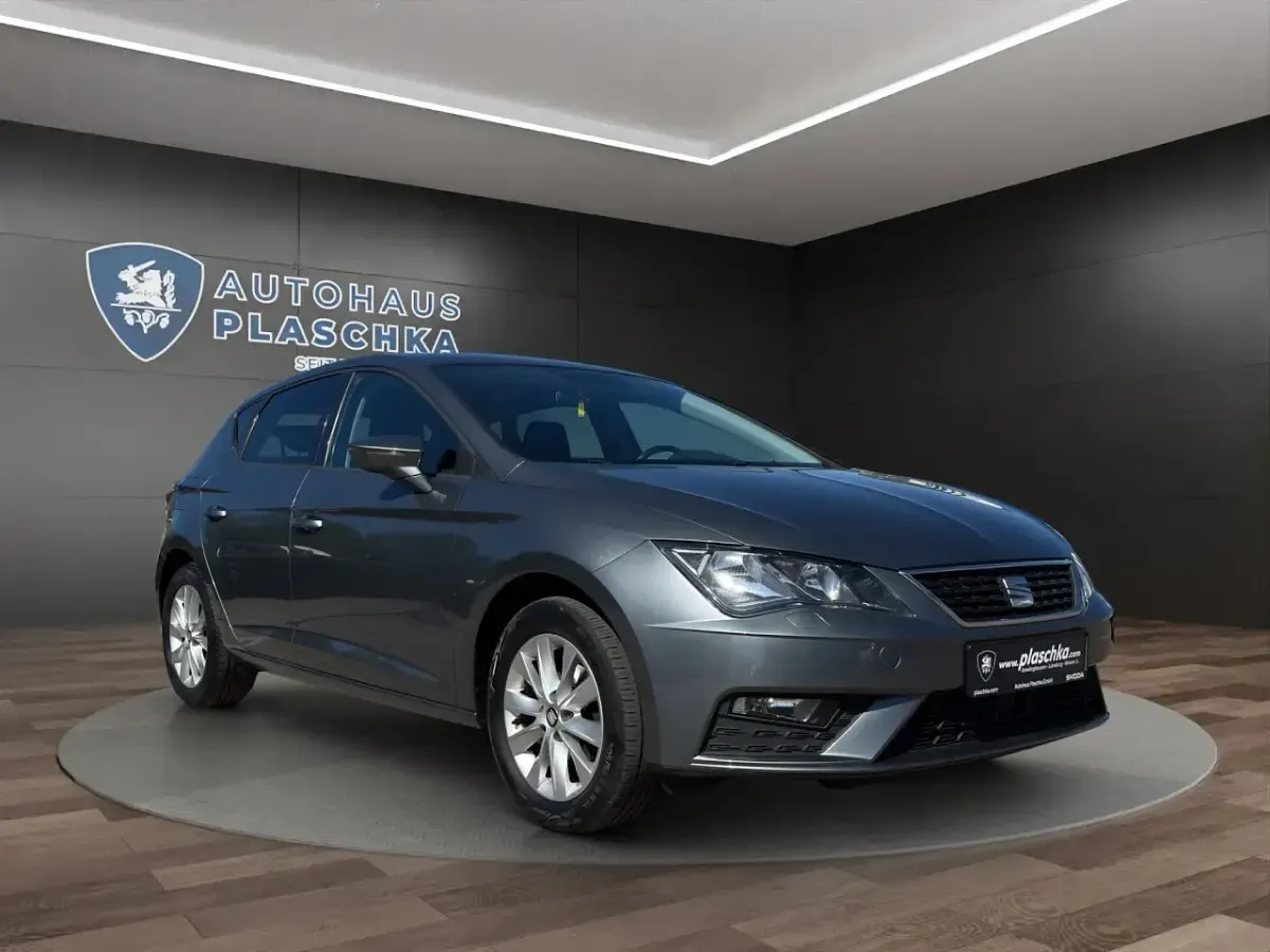 Second-hand Seat Leon Style 110 CP (80 kW) 2018 Gri Berlinǎ
