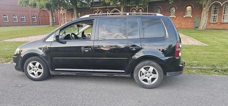 Schwarz Gebraucht 2008 VW Touran Van / Kleinbus | 5.200 € (Fairer Preis) - Bild 1/4