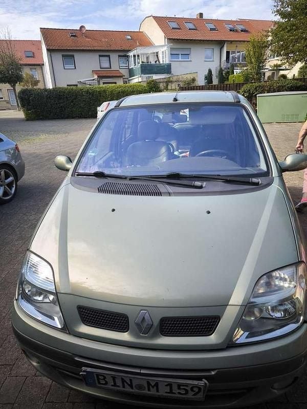 Grün Gebraucht 2001 Renault Mégane Expression Limousine | 1.200 € (Guter Preis) - Bild 1/4