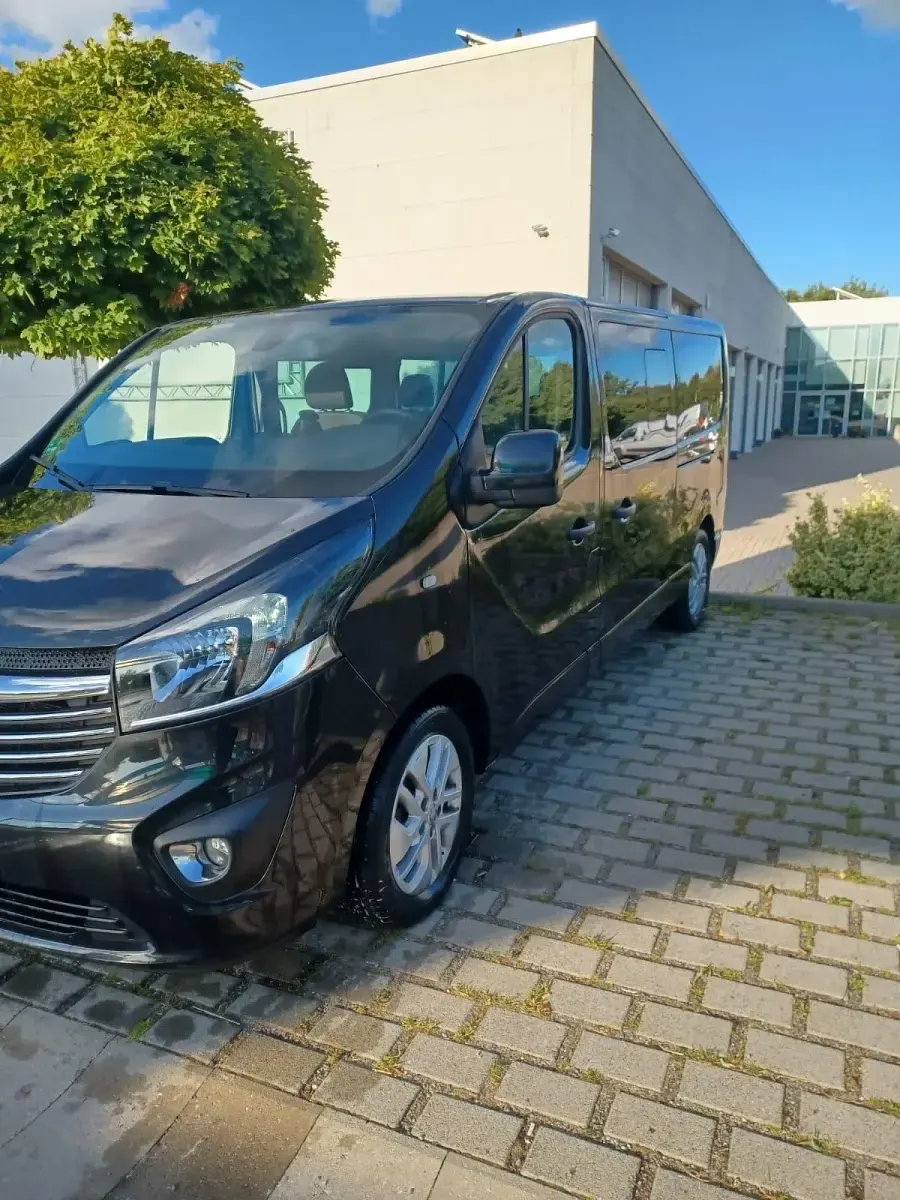 Gebraucht Opel Vivaro 145 PS (106 kW) 2017 Schwarz Van / Kleinbus