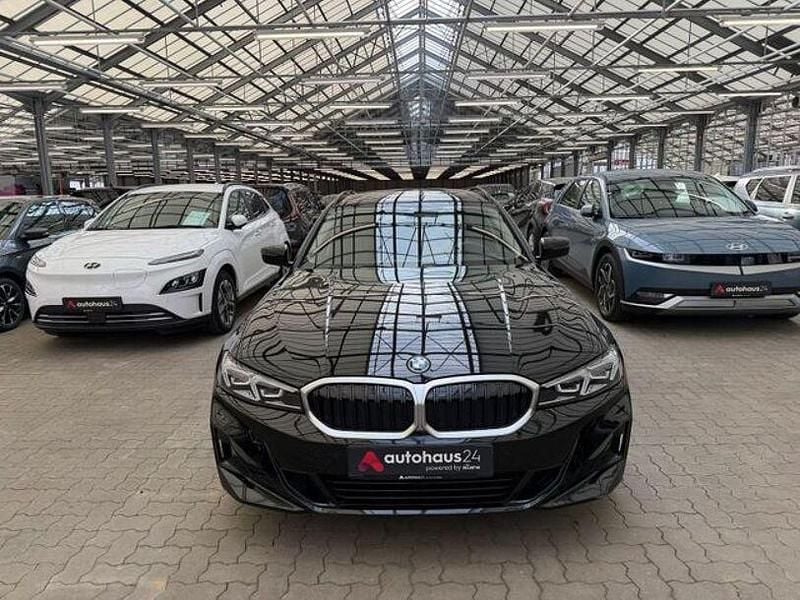 Gebraucht BMW 320e Shadowline 204 PS (150 kW) 2022 Schwarz Kombi