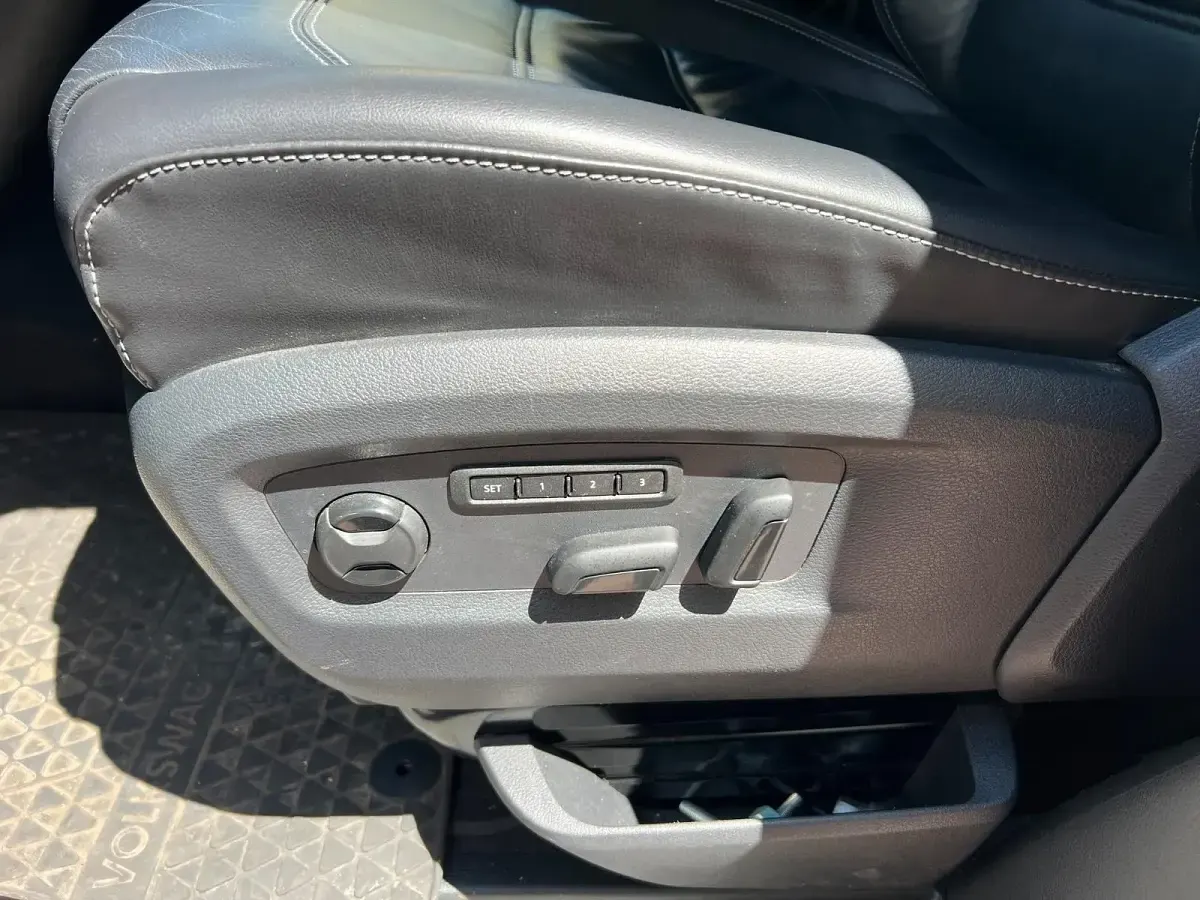 Gebraucht VW Multivan Highline 204 PS (150 kW) 2021 Grau Van / Kleinbus