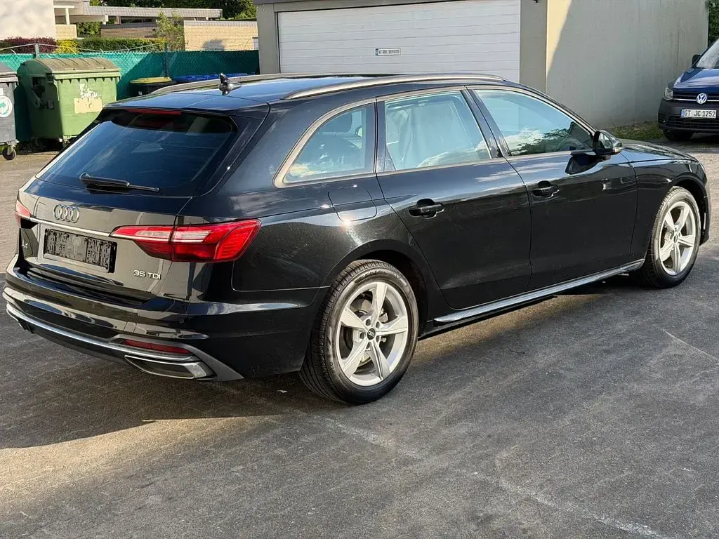 Gebraucht Audi A4 Advanced 163 PS (119 kW) 2023 Schwarz Kombi