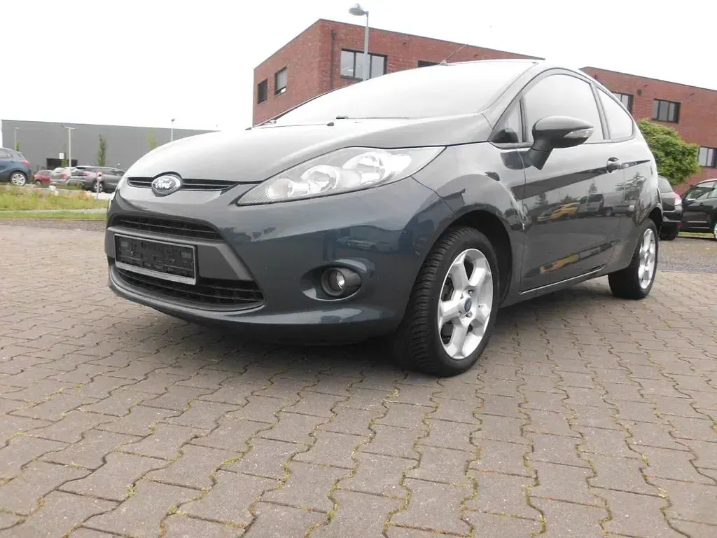 Gebraucht Ford Fiesta Titanium 82 PS (60 kW) 2011 Grau Limousine