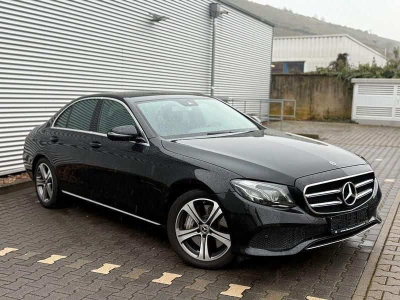 Schwarz Gebraucht 2019 Mercedes E400 Limousine | 35.900 € (Guter Preis) - Bild 1/4