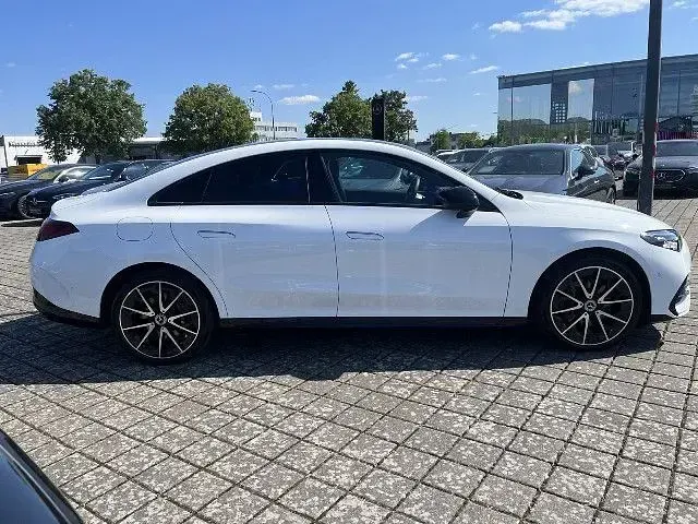 Gebraucht Mercedes 350 AMG line 260 kW (354 PS) 2025 Unilack polarweiß Coupé
