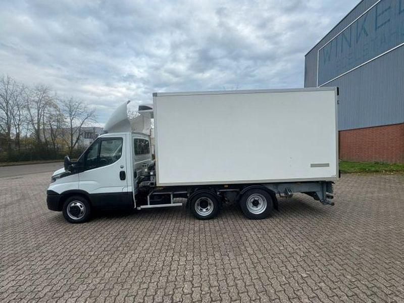 Gebraucht Iveco Daily 179 PS (131 kW) 2018 Weiss Van