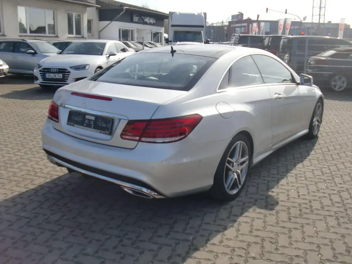 Gebraucht Mercedes E200 Sport Edition 184 PS (135 kW) 2017 Iridiumsilber Coupé
