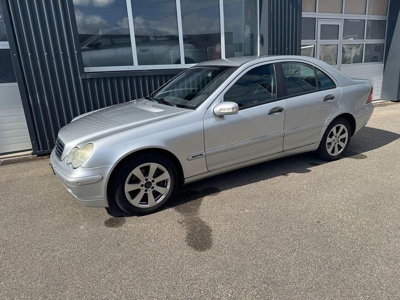 Silber Gebraucht 2003 Mercedes C200 Limousine | 3.490 € (Fairer Preis) - Bild 1/4