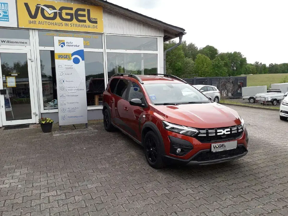 Gebraucht Dacia Jogger Extreme 110 PS (80 kW) 2023 Terrakottabraun Van / Kleinbus