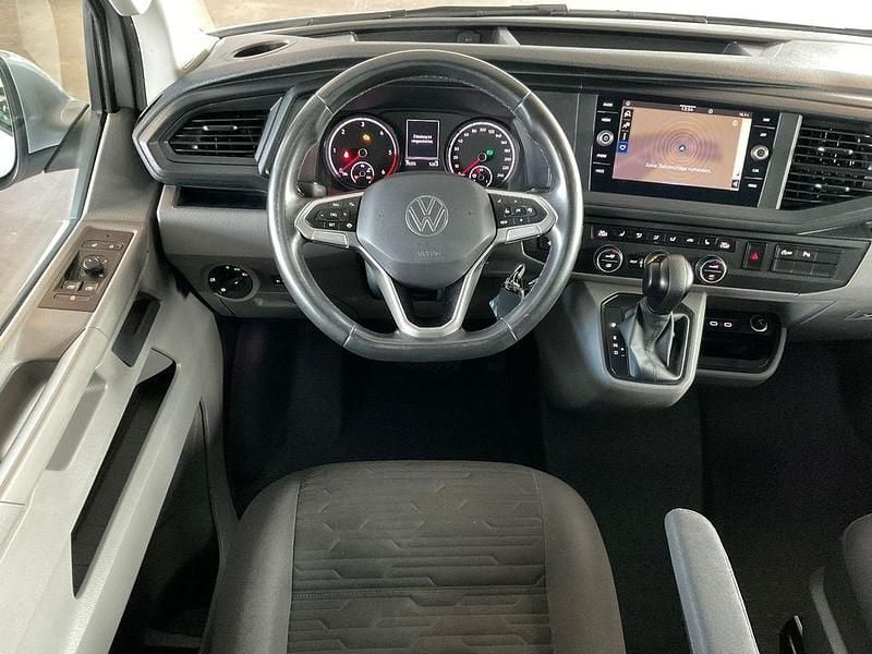 Gebraucht VW Caravelle 150 PS (110 kW) 2023 Silber Van / Kleinbus