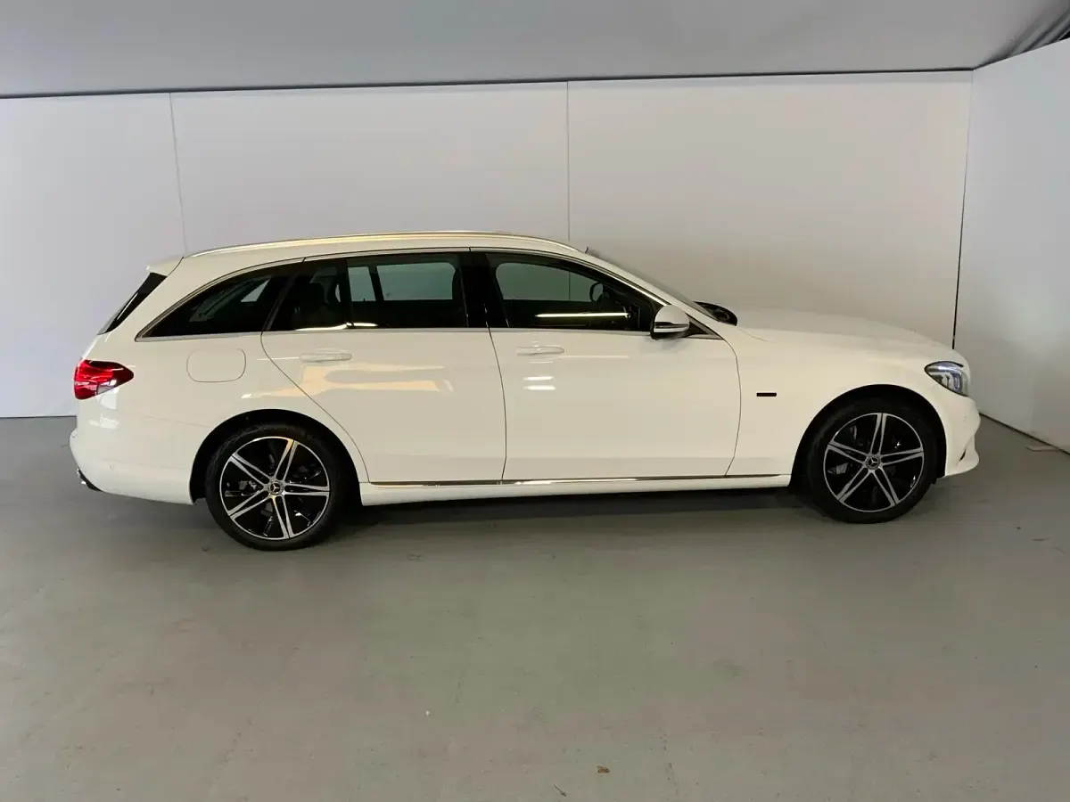 Gebraucht Mercedes C300e Exclusive 320 PS (235 kW) 2020 Unilack polarweiß Kombi