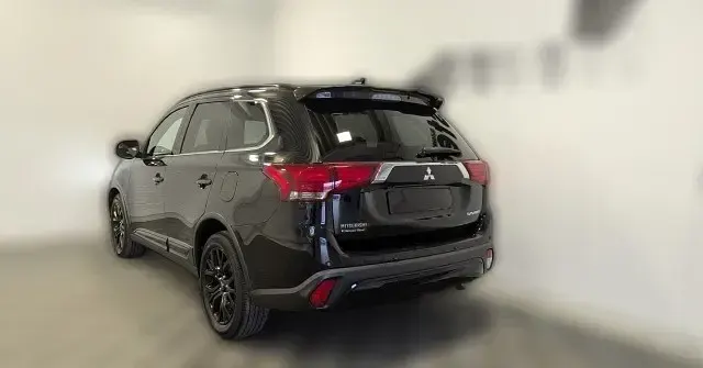 Gebraucht Mitsubishi Outlander Active 150 PS (110 kW) 2019 Schwarz metallic SUV