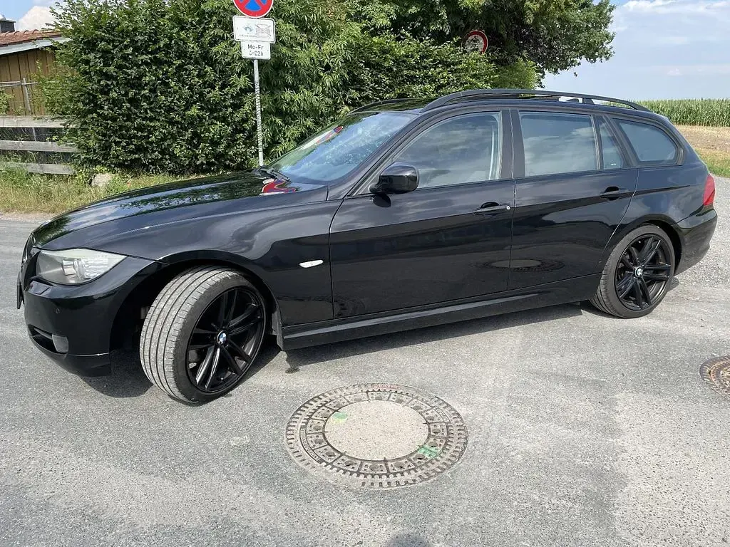 Gebraucht BMW 320 Sport Line 170 PS (125 kW) 2009 Schwarz Kombi