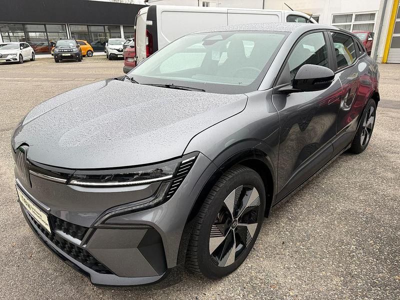 Grau Gebraucht 2023 Renault Mégane Equilibre Limousine | 27.490 € (Teuer) - Bild 1/4