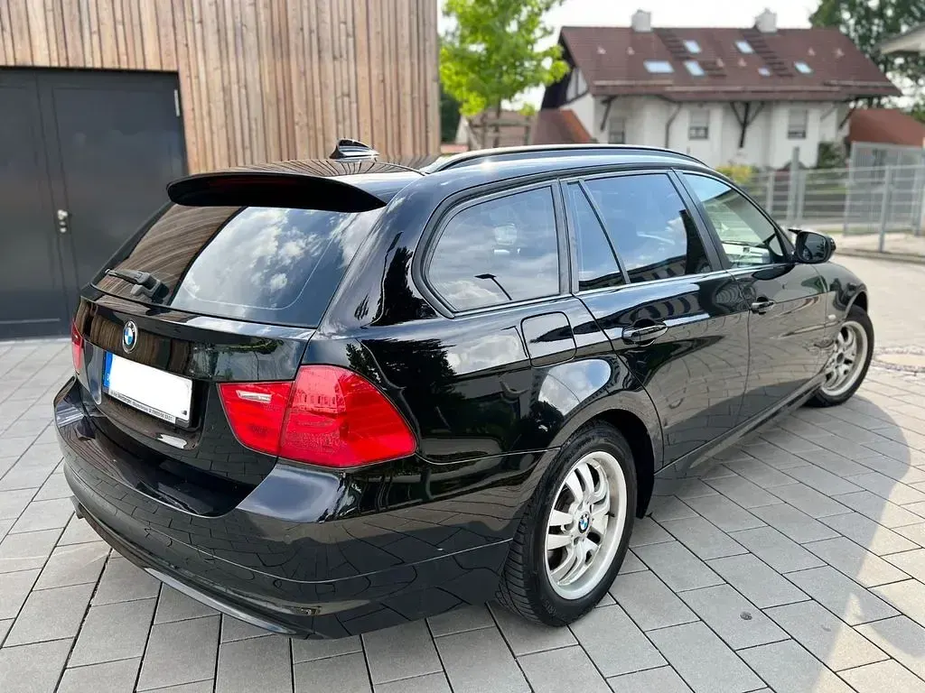 Gebraucht BMW 320 184 PS (135 kW) 2011 Silber Kombi