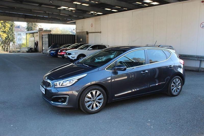 Gebraucht Kia Ceed 135 PS (99 kW) 2017 Grau Kleinwagen