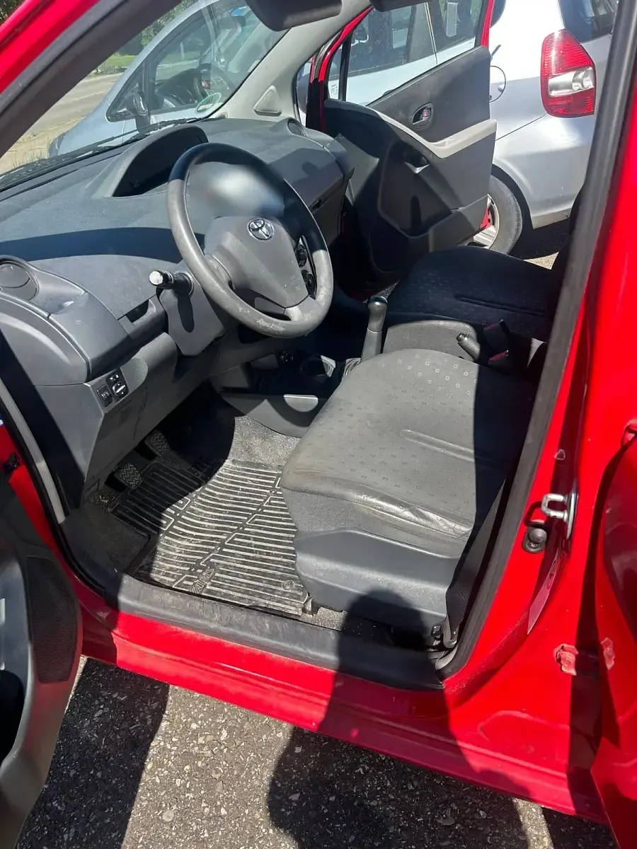 Gebraucht Toyota Yaris 65 PS (47 kW) 2008 Rot Kleinwagen